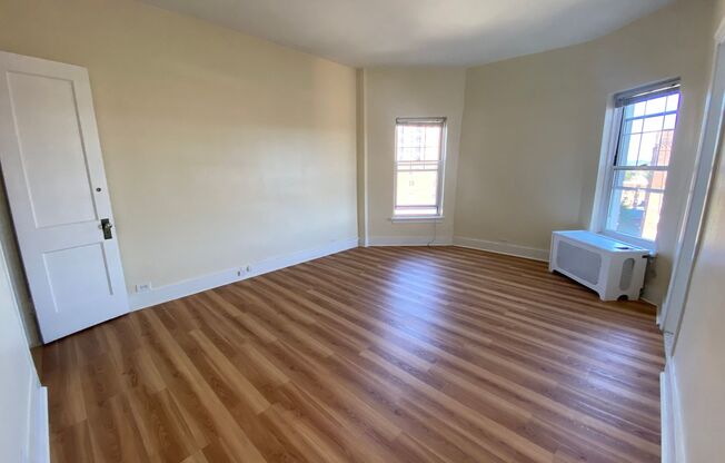 Studio, 1 bath, 332 sqft, $1,200