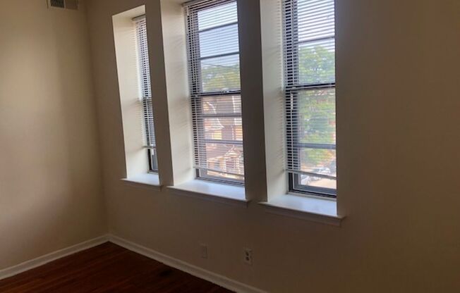 1 bed, 1 bath, $1,325, Unit A10
