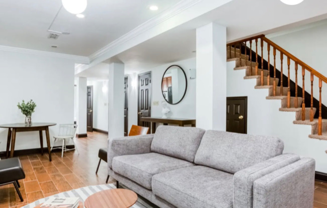 1 V ST NW