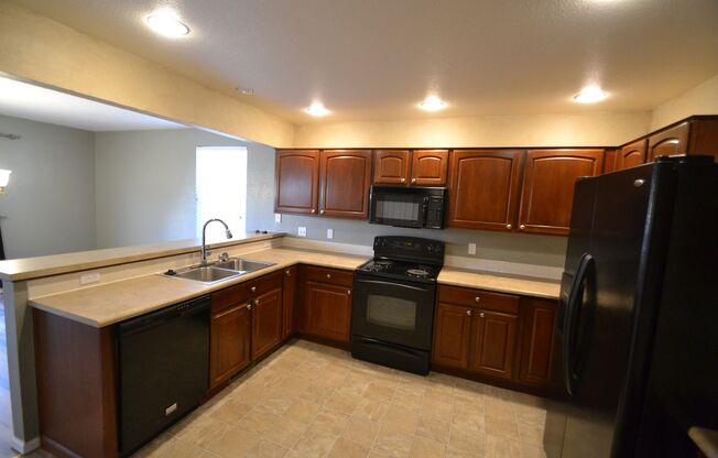 3 beds, 2.5 baths, $2,095