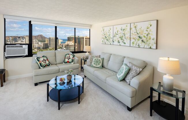 2 bedroom, 2 Bath Condo with BEAUTIFUL Mountain, Ocean, and Diamond Head Views.