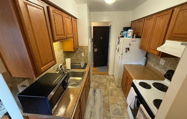 1 bed, 1 bath, $1,985, Unit 355