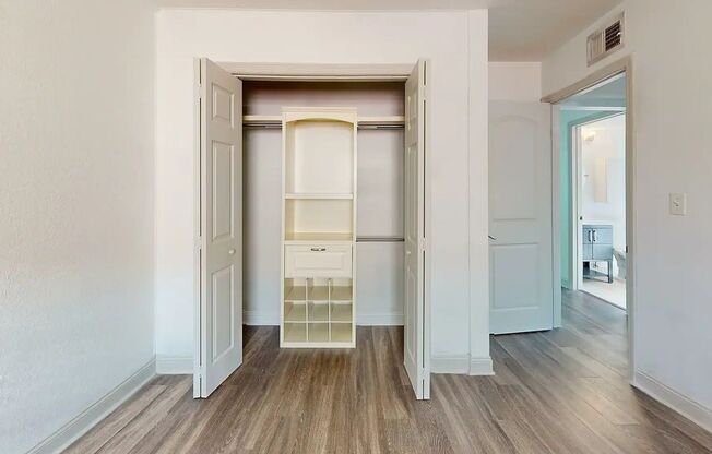 2 beds, 1 bath, 729 sqft, $1,625, Unit 1411-03