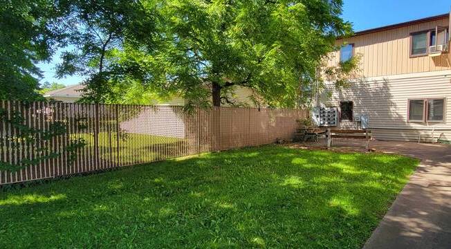 2 beds, 1 bath, 1,100 sqft, $1,300