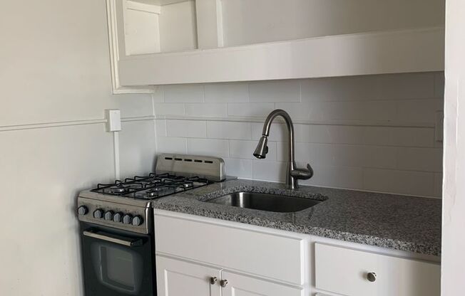 Studio, 1 bath, 300 sqft, $1,550, Unit Unit 611