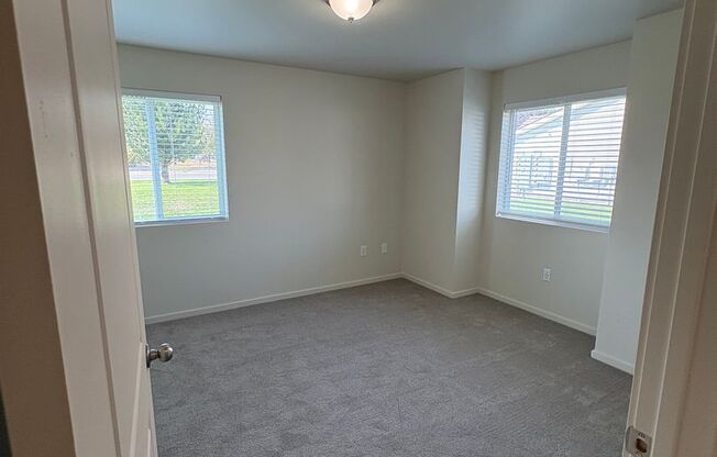 3 beds, 2 baths, 1,125 sqft, $1,695, Unit Unit # 11