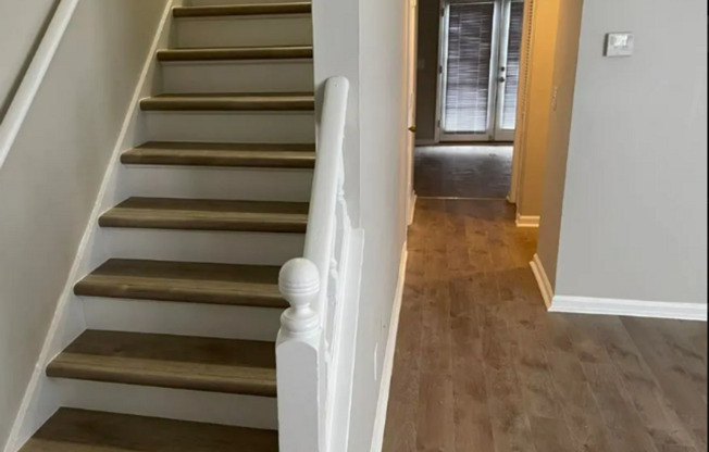 2 bed 2.5 bath in Stockbridge!