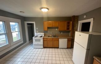 2 beds, 1 bath, 850 sqft, $895, Unit 2923A Upper