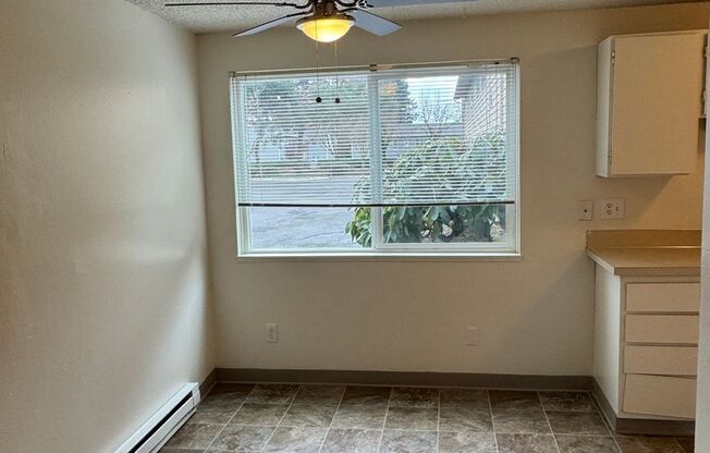 2 beds, 1 bath, 1,000 sqft, $1,350, Unit 31