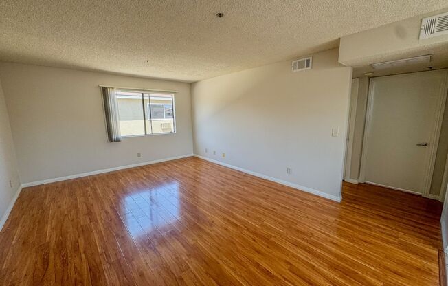 2 beds, 1 bath, $2,295