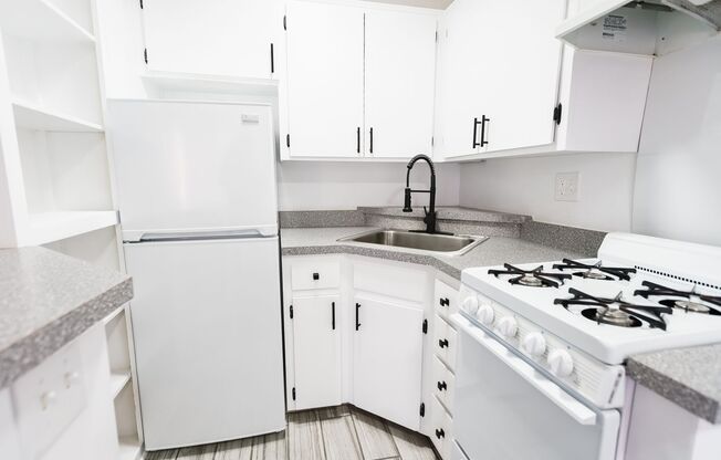 1 bed, 1 bath, 600 sqft, $1,498, Unit 219