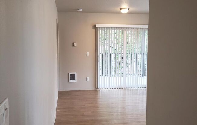 2 beds, 1 bath, 815 sqft, $1,550, Unit 213