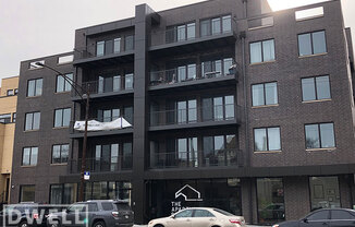 2535 W Fullerton Ave