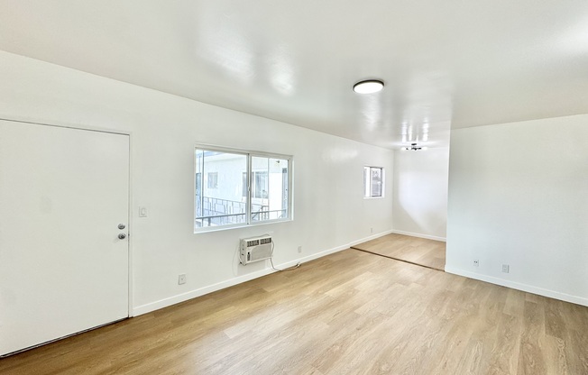 252 W ELM AVE