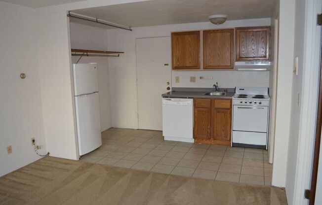 Studio Available Now! ~Blocks from the Capitol Square~