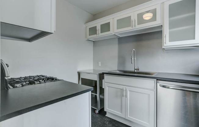 Nicely Renovated Top Floor Corner 1-Bed w/ FREE RENT!