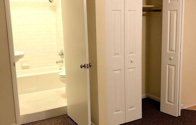 Studio, 1 bath, 395 sqft, $975, Unit 312