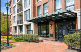 Gorgeous 2/2 with luxurious Lobby Level Condo in Hampden Row