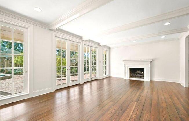 Grand 5BR Oasis with Courtyard & Outdoor Kitchen