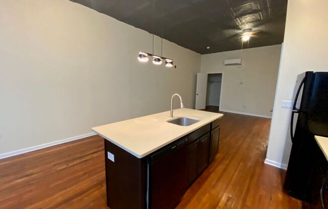 Studio, 1 bath, 617 sqft, $1,050, Unit 409 Unit 303