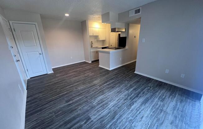 1 bed, 1 bath, 549 sqft, $975