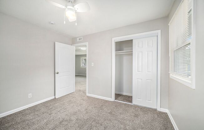 Charming 2BR/1BA Apartment in Kansas City – Prime Location, Available Now!