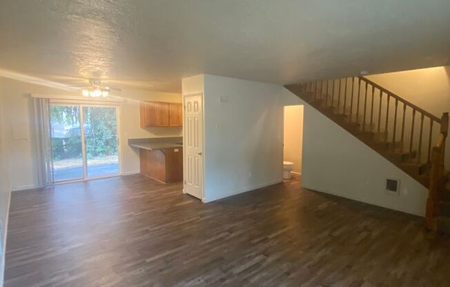 2 beds, 1.5 baths, 1,050 sqft, $1,495