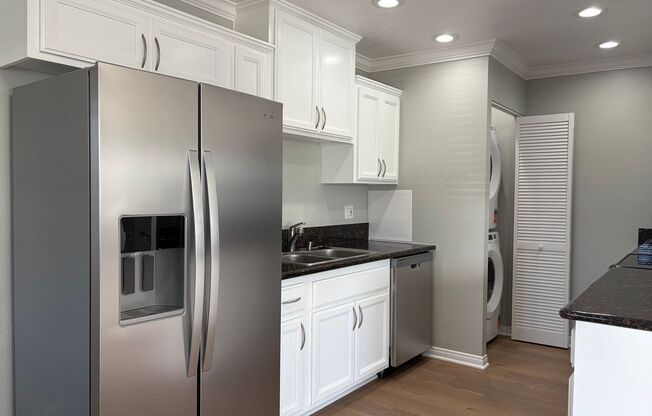 2 beds, 1 bath, 900 sqft, $3,005, Unit 206