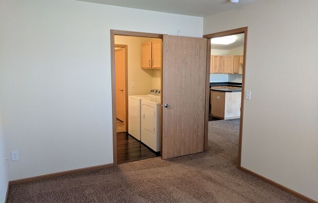 1 bed, 1 bath, 718 sqft, $985, Unit 627-305