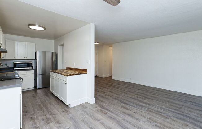 1 bed, 1 bath, 700 sqft, $1,945, Unit 221