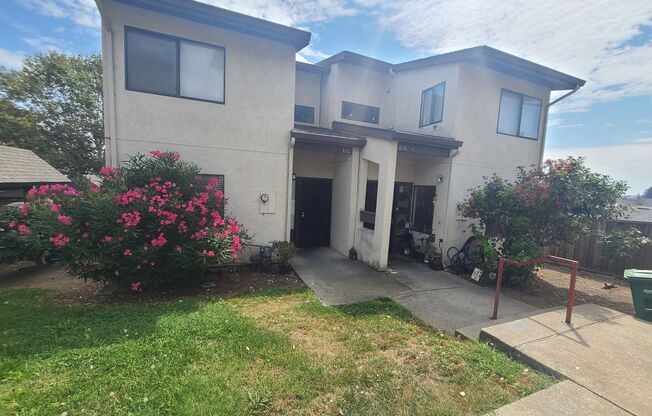 2 beds, 1 bath, $2,400