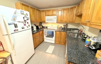 1 bed, 1.5 baths, $2,400, Unit 4D