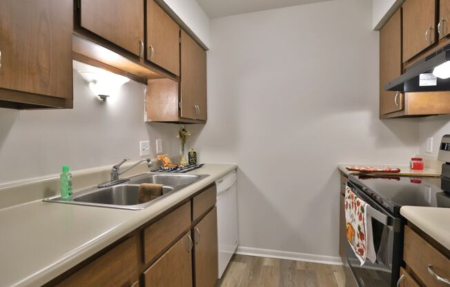 2 beds, 1.5 baths, 920 sqft, $825, Unit 1420 West Glen Avenue Apt 502