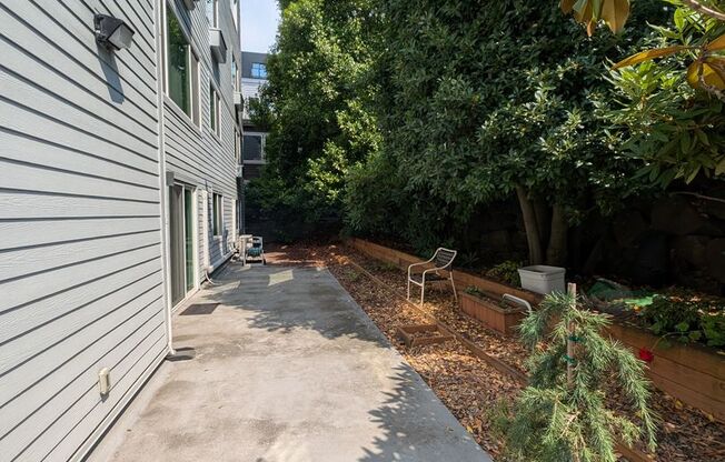 2 beds, 1 bath, $3,095