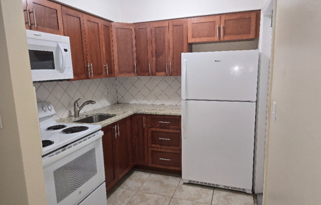 305 N 61 AVE