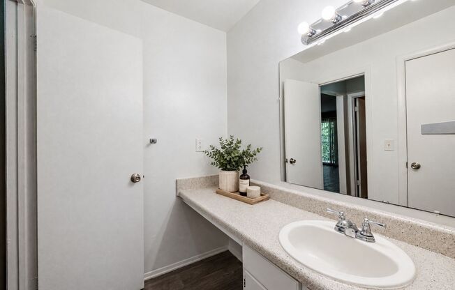 1 bed, 1 bath, 672 sqft, $1,100, Unit 2298-11