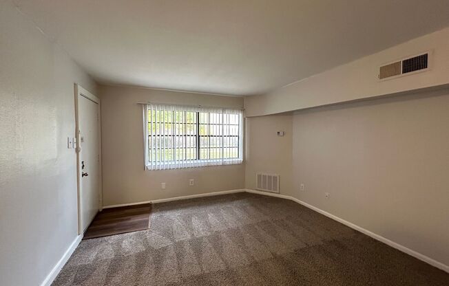 2 beds, 1 bath, $895, Unit MA9133