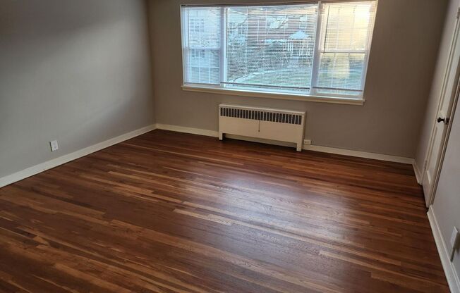 2 beds, 1 bath, 897 sqft, $2,205, Unit G-10