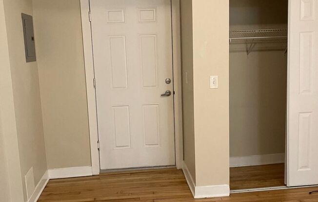Studio, 1 bath, 600 sqft, $1,350, Unit 4824-GR