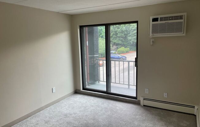 1 bed, 1 bath, 610 sqft, $2,000, Unit C210