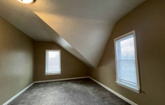 3 beds, 1 bath, $1,425, Unit Unit 4