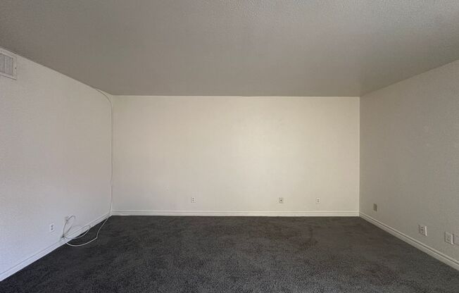 Cozy 2 bed 2 bath condo!
