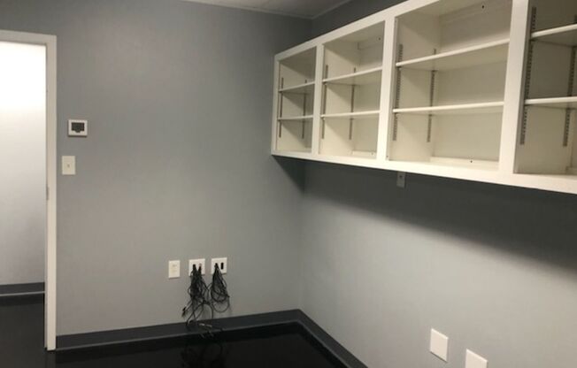 Studio, 1 bath, 6,000 sqft, $3,000