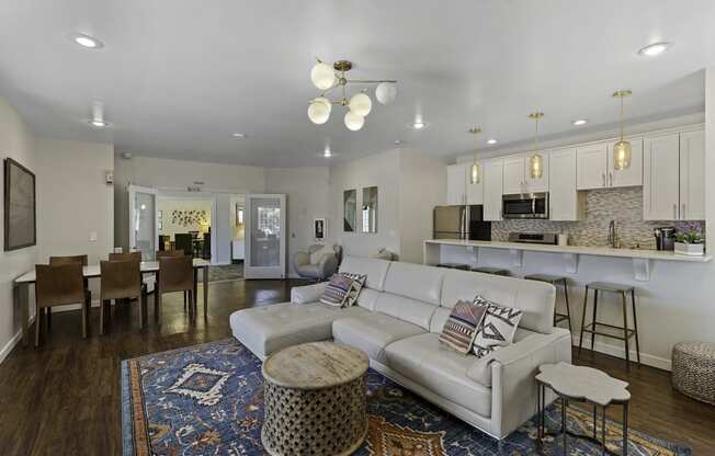 Luxious Living Room with Plank Flooring, Artistic Overhead Lighting, and Expertly Decorated Space at Serra Vista Apartment Homes, Lynnwood, WA