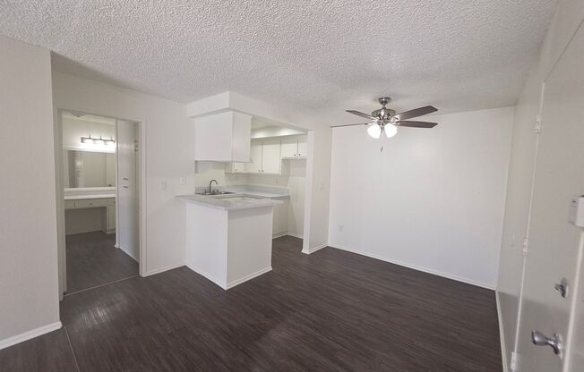1 bed, 1 bath, 713 sqft, $2,075, Unit B064