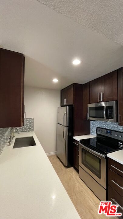 1 bed, 1 bath, 566 sqft, $2,050, Unit 260