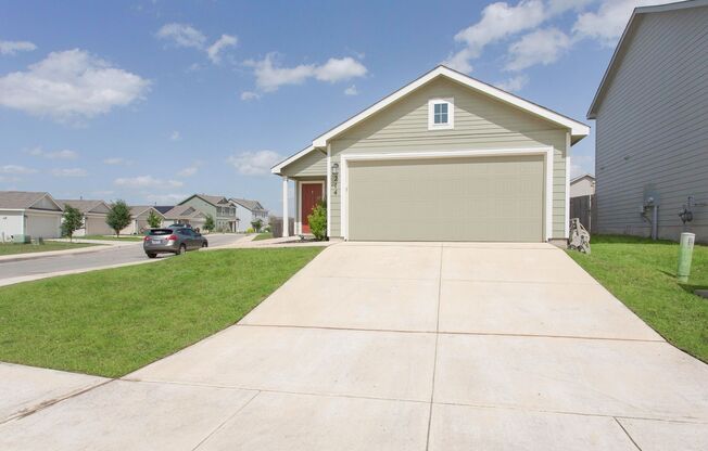 Beautiful 4 bedroom home in Rosillo Creek!! Available NOW!!!