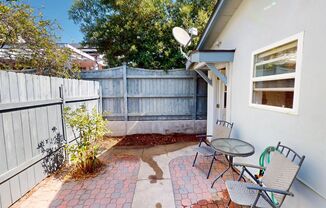 Charming One-Bedroom Backhouse in the center of Coronado's Village