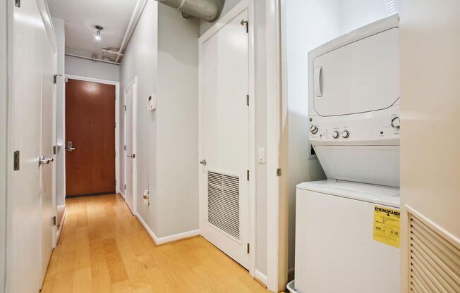 1 bed, 1 bath, $2,500