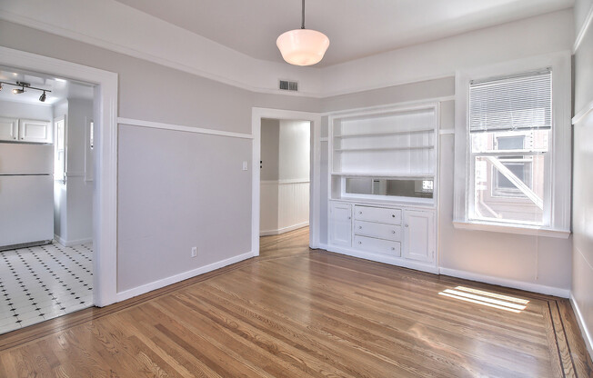 Charming Light-Filled Unit with Private Deck in San Francisco's Mission Terrace Neighborhood!